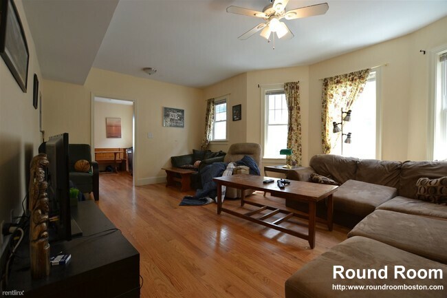 Primary Photo - 74 Brooks St