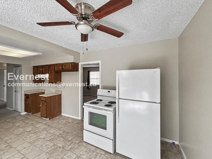 Building Photo - 7380 Colonial Dr