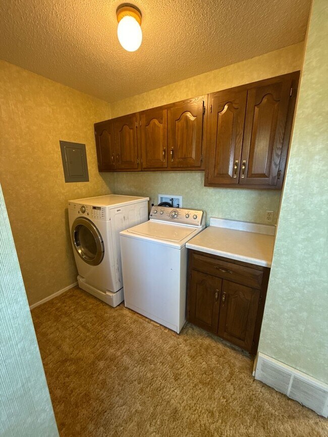 Building Photo - BM- 406