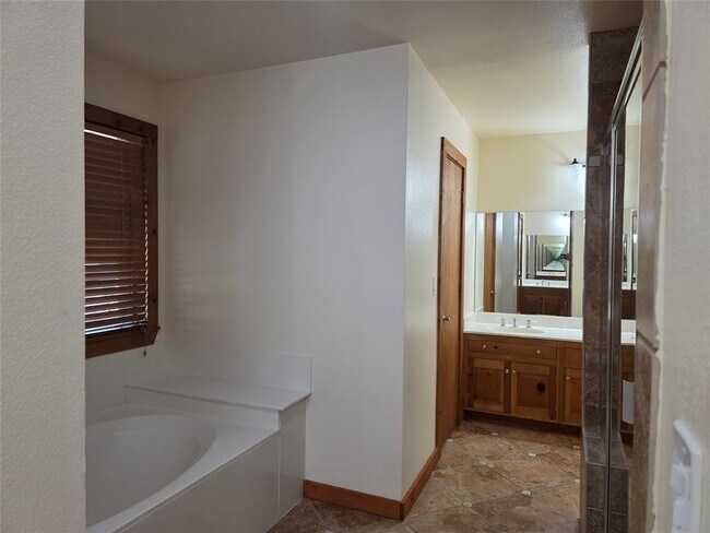 Building Photo - 9506 Schmidt Ln