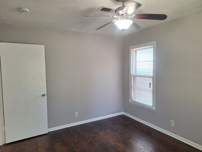 Building Photo - 1225 Harrison Ln