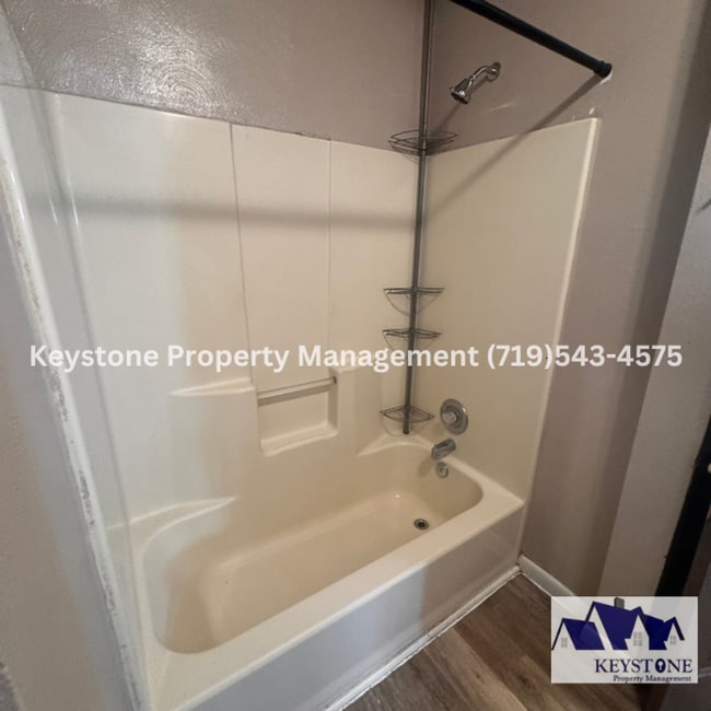 Building Photo - Dog Friendly!!! Centrally Located - House with 2 Bedroom/1 Bath - $1000/$1000