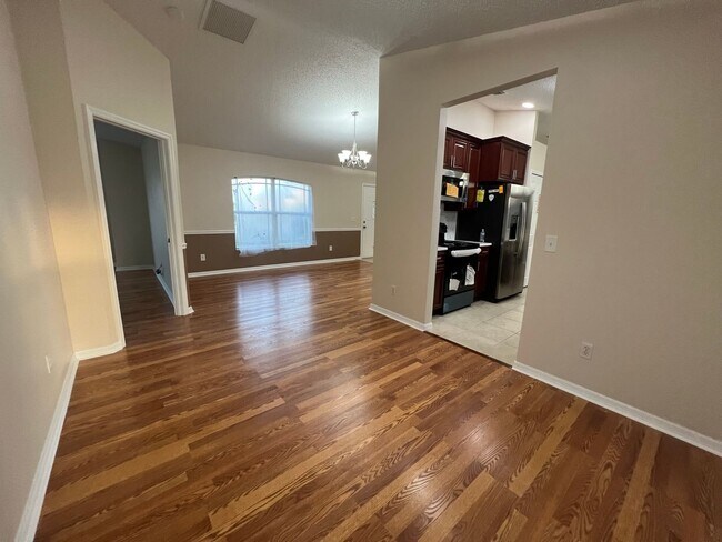 Building Photo - 3037 Bonkirk Dr