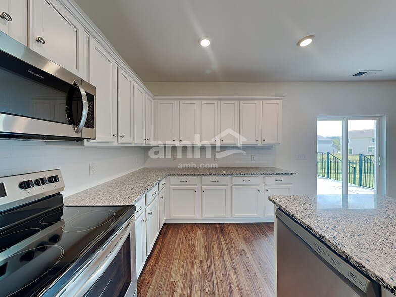 Building Photo - 2008 Bennett Dr