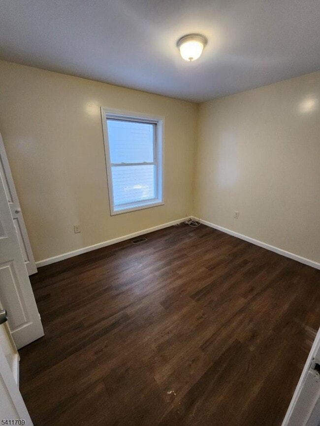 Building Photo - 144 Warren St