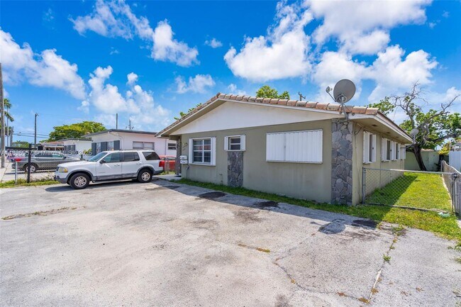 Building Photo - 4776 E 10th Ave