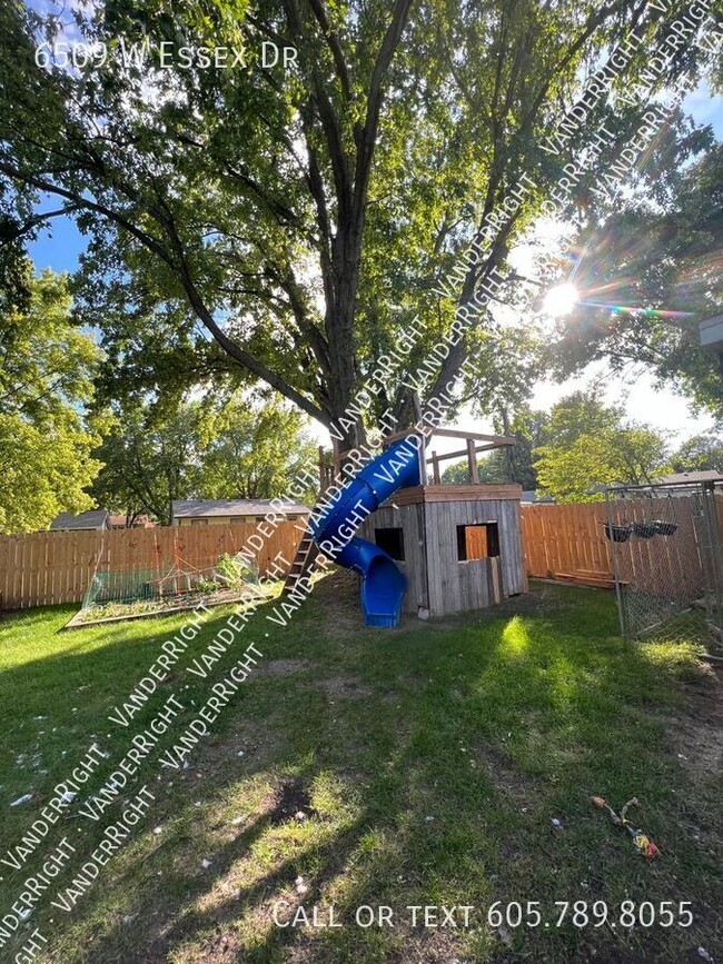 Building Photo - 6509 W Essex Dr