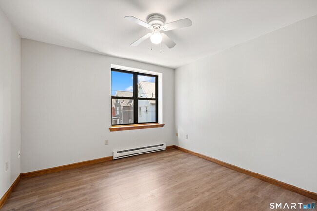 Building Photo - 180 N Cherry St