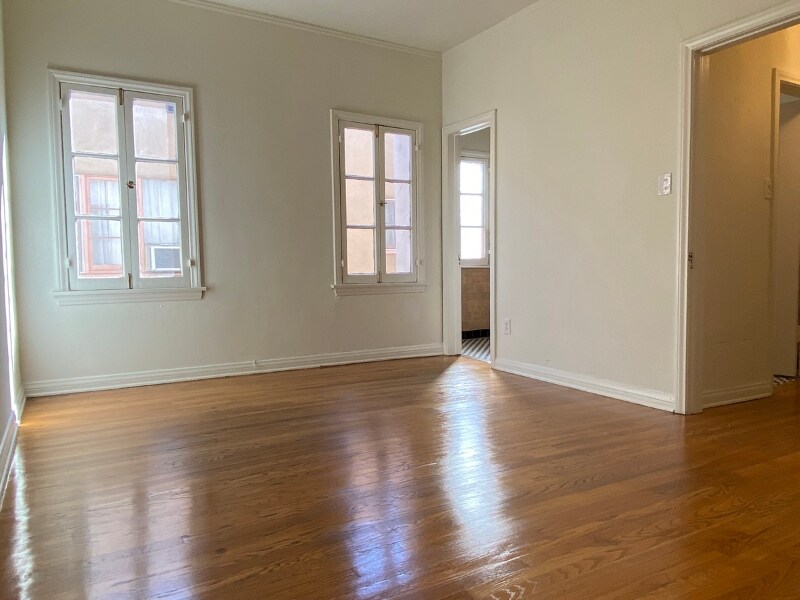 Building Photo - 415 Cloverdale Ave