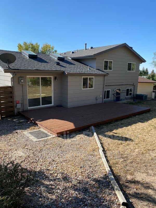 Building Photo - 1724 Robidoux Cir