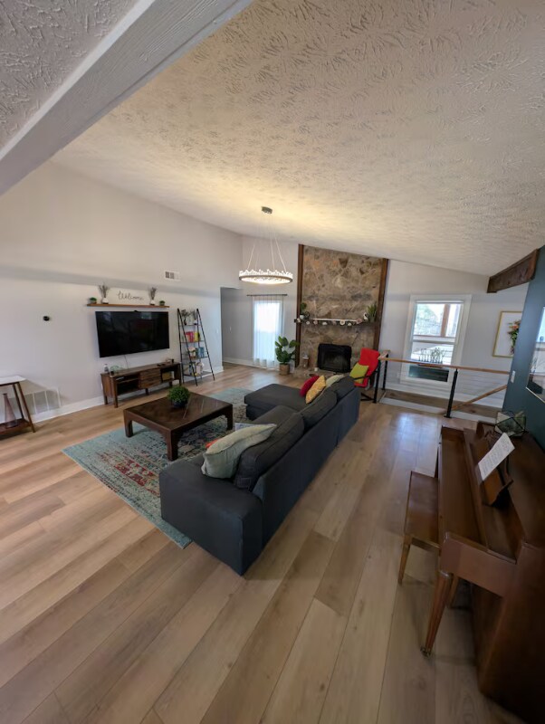 Building Photo - 10095 Lake Forest Way