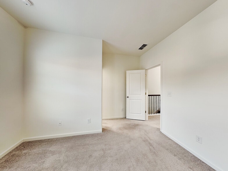 Building Photo - 3221 Creole Ln