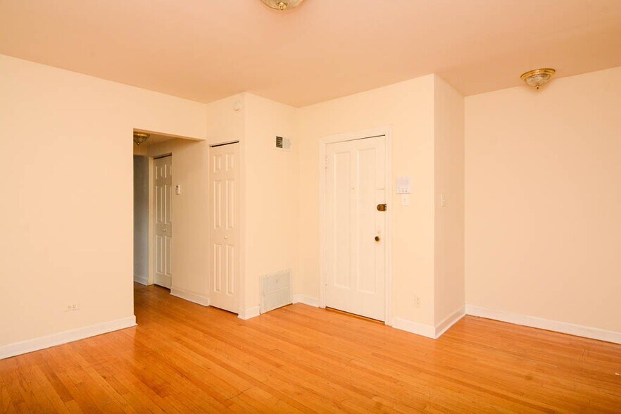 Building Photo - 2953 N Seminary