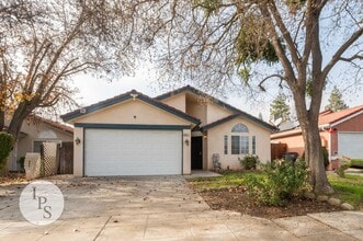 Building Photo - North West Fresno Home, 3BR/2BA, Lots of Amenities