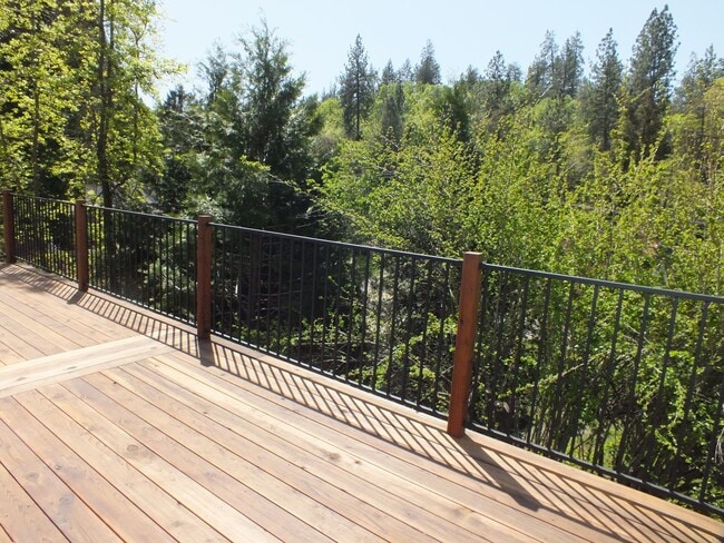 Building Photo - Remodeled 3/2 Placerville home near downtown and Marshall Medical!