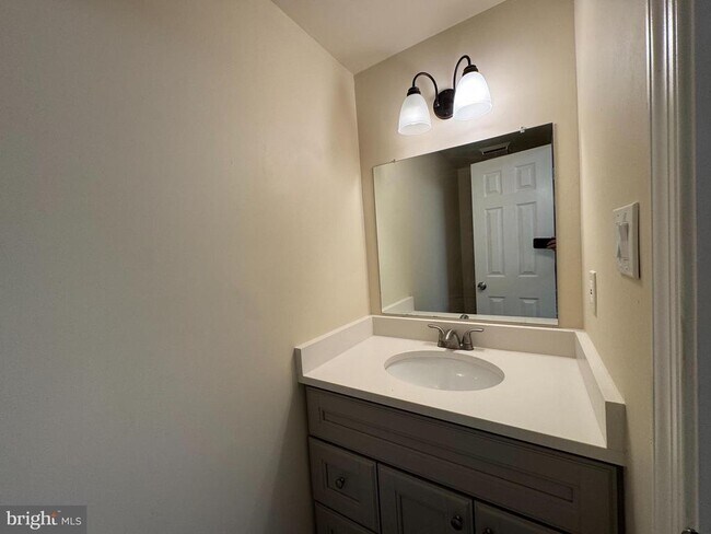 Building Photo - 10676 Muirfield Dr