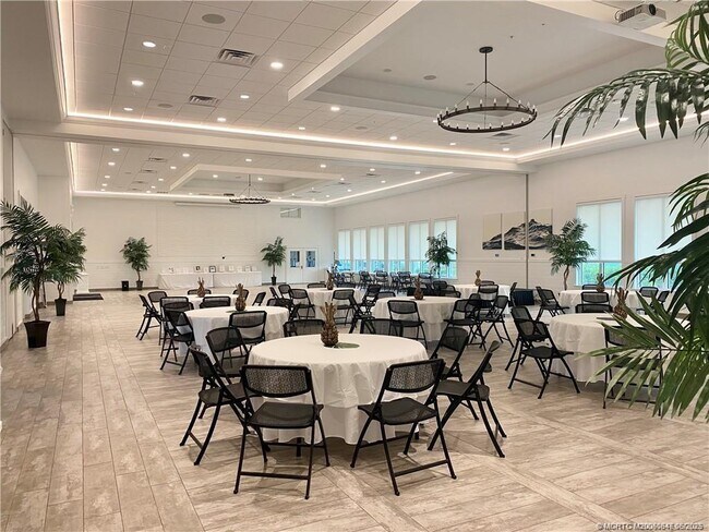 Building Photo - 142 NE Coastal Dr