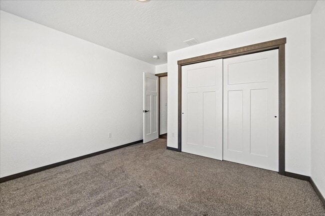 Building Photo - Beautiful New home in Post Falls
