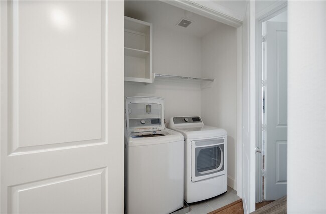 Building Photo - 707 Bringhurst St