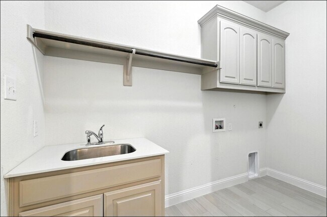 Building Photo - 1733 Adalina Dr