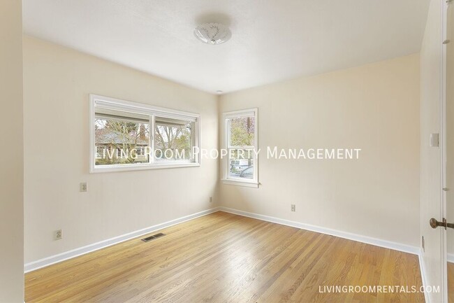 Building Photo - 7034 N Wilbur Ave