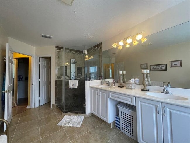 Building Photo - 6911 Sea Daisy Dr