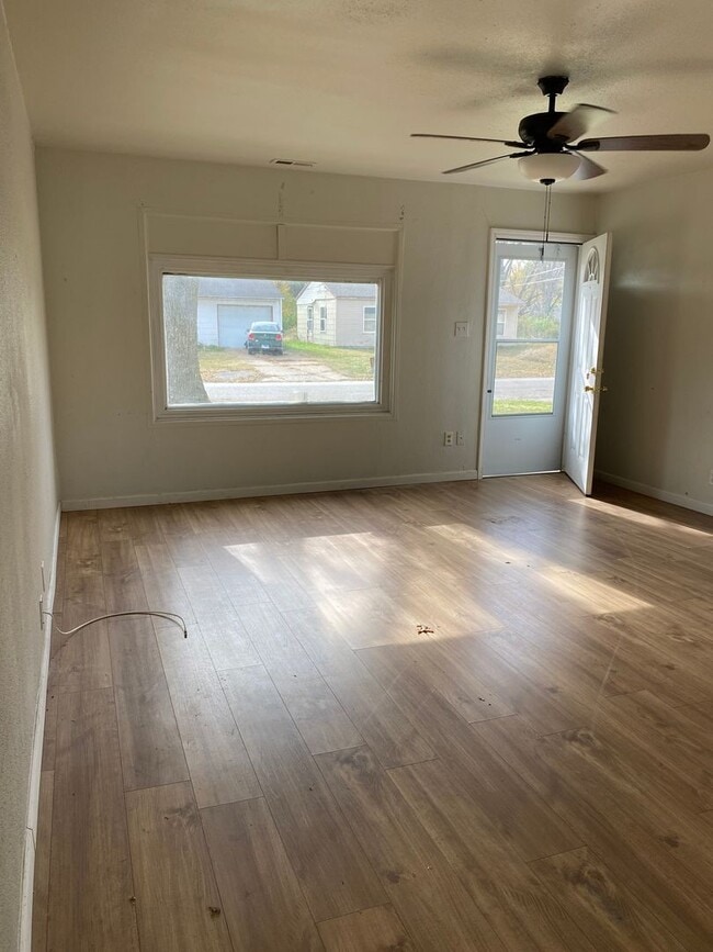 Building Photo - LIMITED TIME**1/2 OFF DEPOSIT**