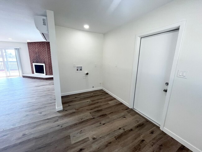 Building Photo - Modern 3-Bedroom Townhome in Chula Vista –...