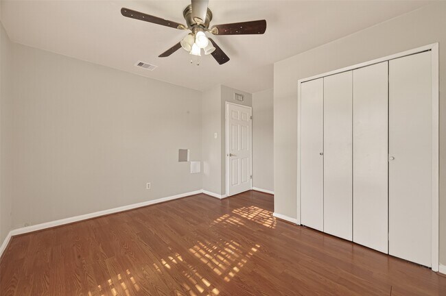 Building Photo - 6206 Homeview Dr