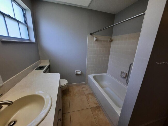 Building Photo - 13016 Serpentine Dr