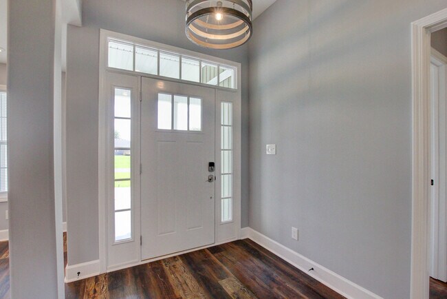 Building Photo - 133 Riverbend Dr