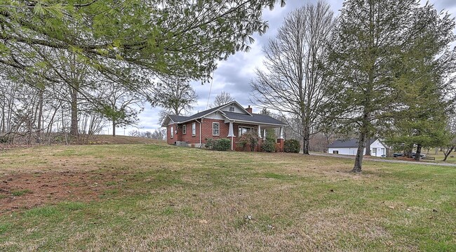 Building Photo - 6456 Blue Springs Pkwy