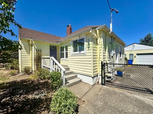 Primary Photo - 2-Bedroom 2-Bathroom House in NE Portland,...