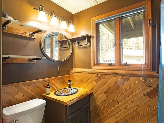 Building Photo - Beautiful spacious 3 bed, 3 bath home situated on 2.53 private acres in Stevensville.