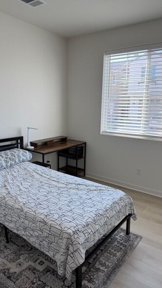 Building Photo - 3098 Acebo Dr