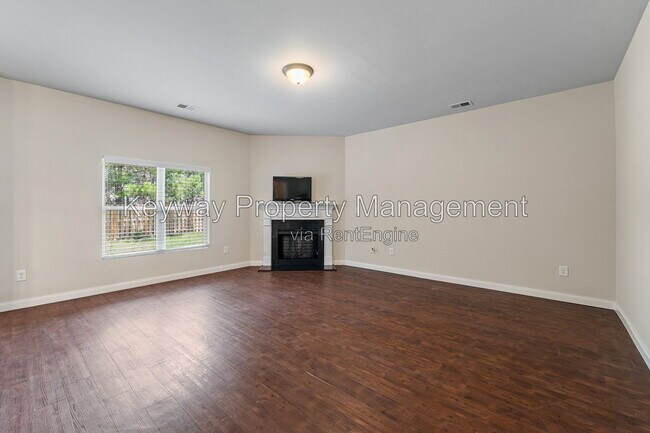 Building Photo - 910 Clover Ct