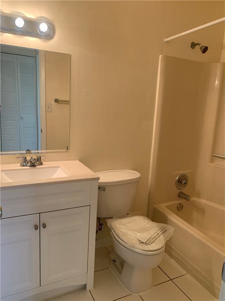 Building Photo - 6001 Shaker Wood Cir