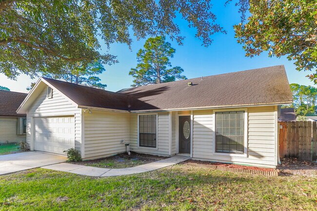 Building Photo - 3667 Lumberjack Cir N