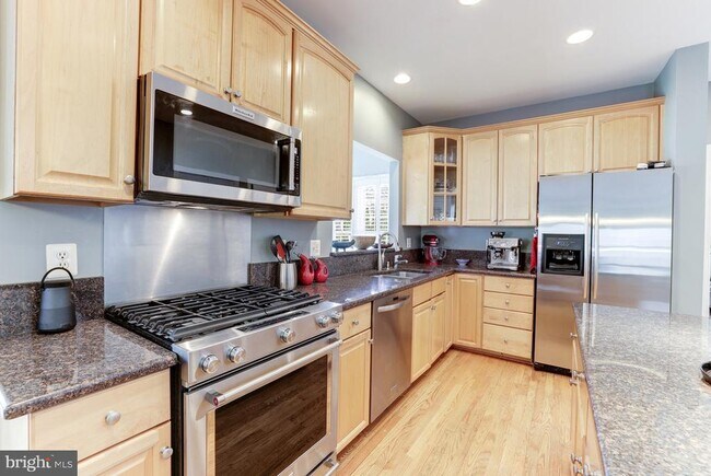Building Photo - 2945 Oakton Knoll Ct