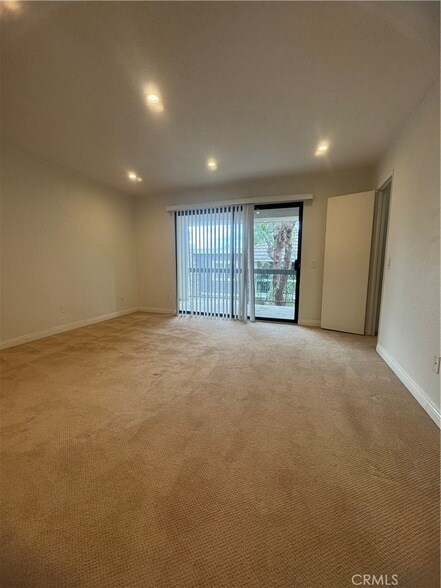 Building Photo - 10201 Mason Ave