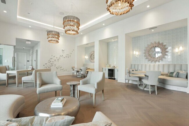 Building Photo - 331 Pickwick Dr