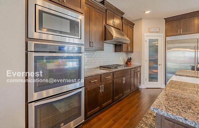 Building Photo - 5 Bed, 4 Bath / Section 8 Accepted / Available now!