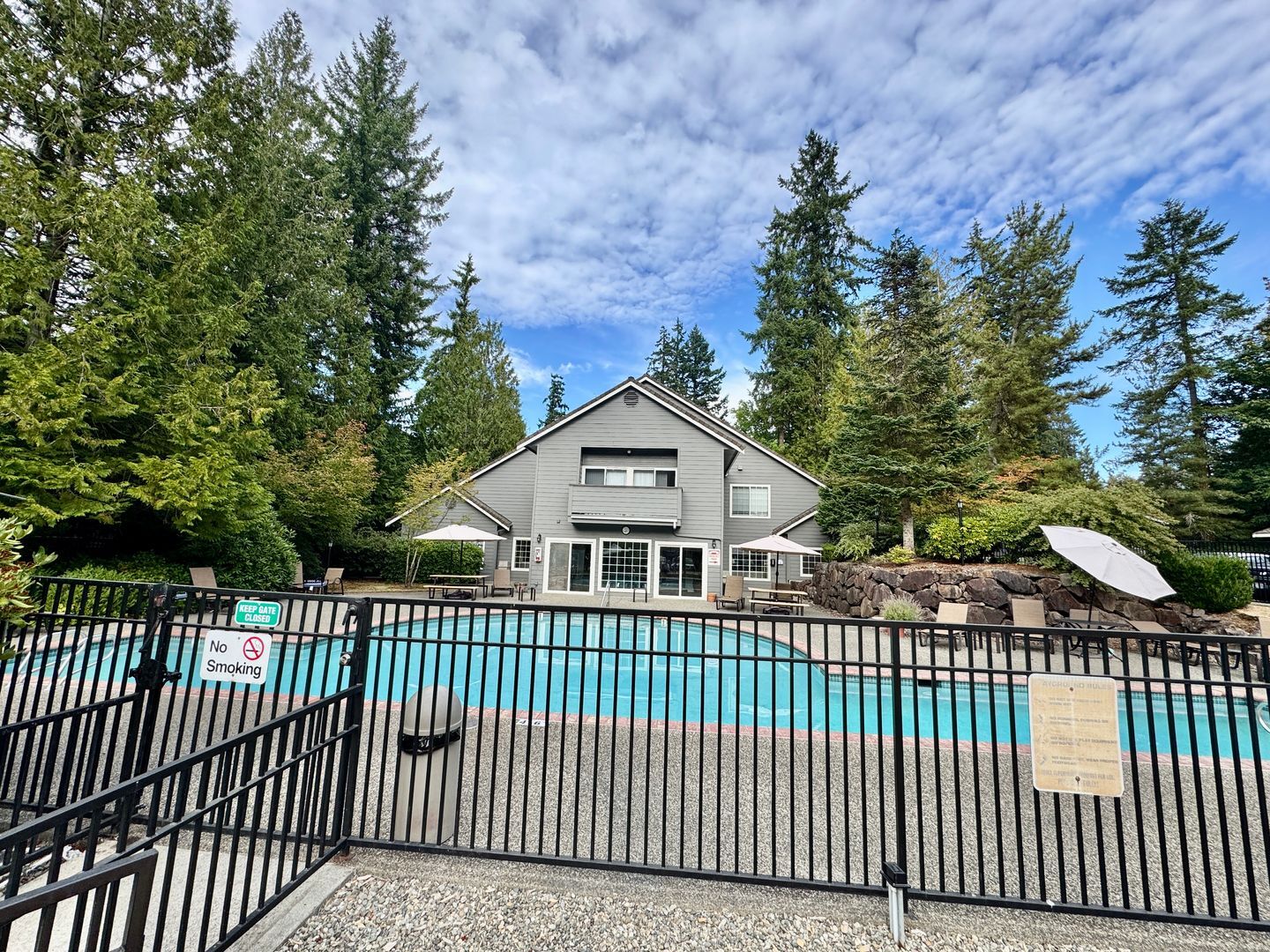 Building Photo - TWO FREE WEEKS - Country Club Condo!