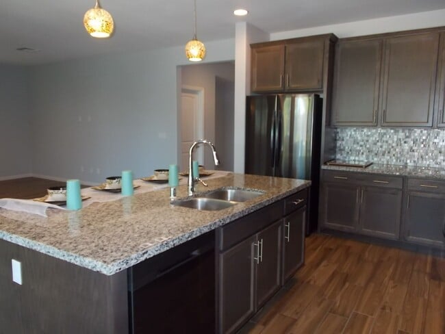 Building Photo - 1401 Cattail Falls St