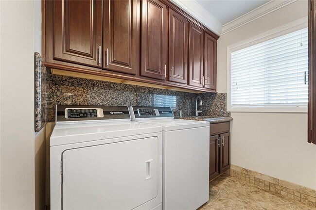 Building Photo - 14022 Elmbrook Dr