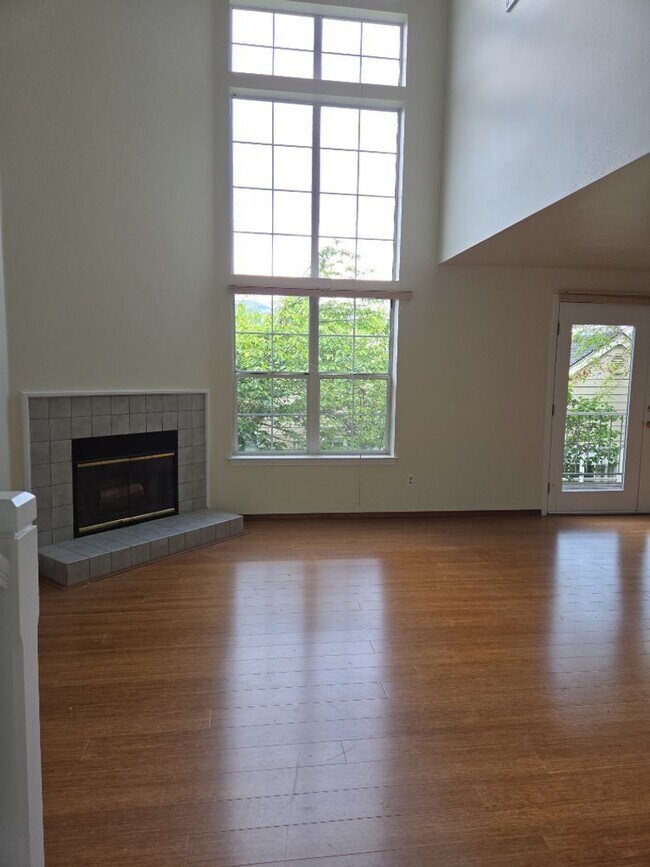 Building Photo - Charming 3-Bedroom, 2-Bath Townhouse for Rent in Ashland!