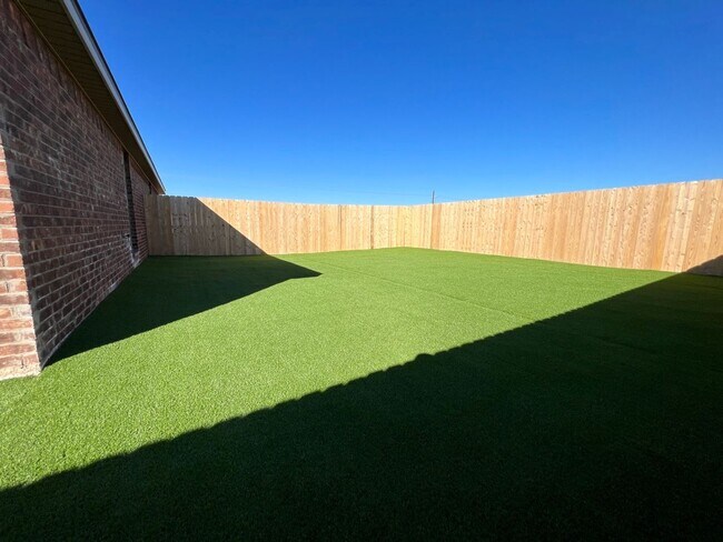 Building Photo - NEW 3 Bedroom In Harvest Development In Wo...