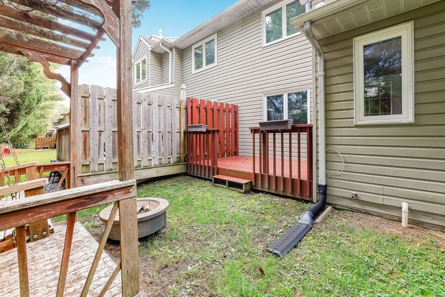 Building Photo - 363 Chickory Way
