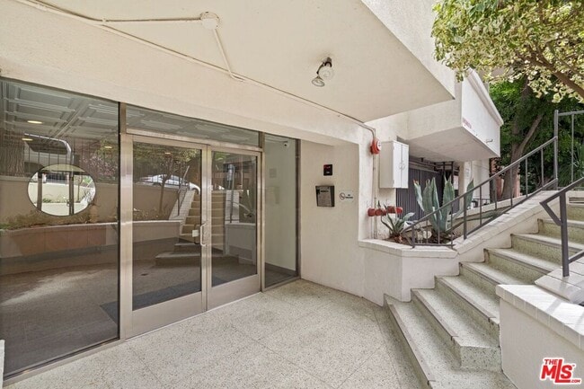 Building Photo - 960 Larrabee St