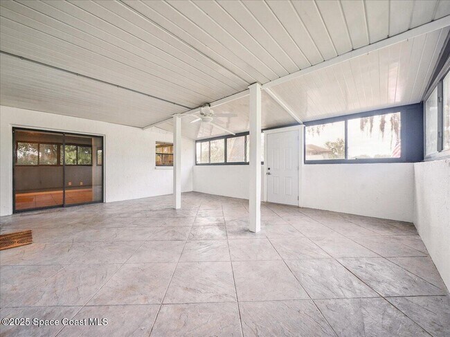 Building Photo - 1931 Dipol Courtway